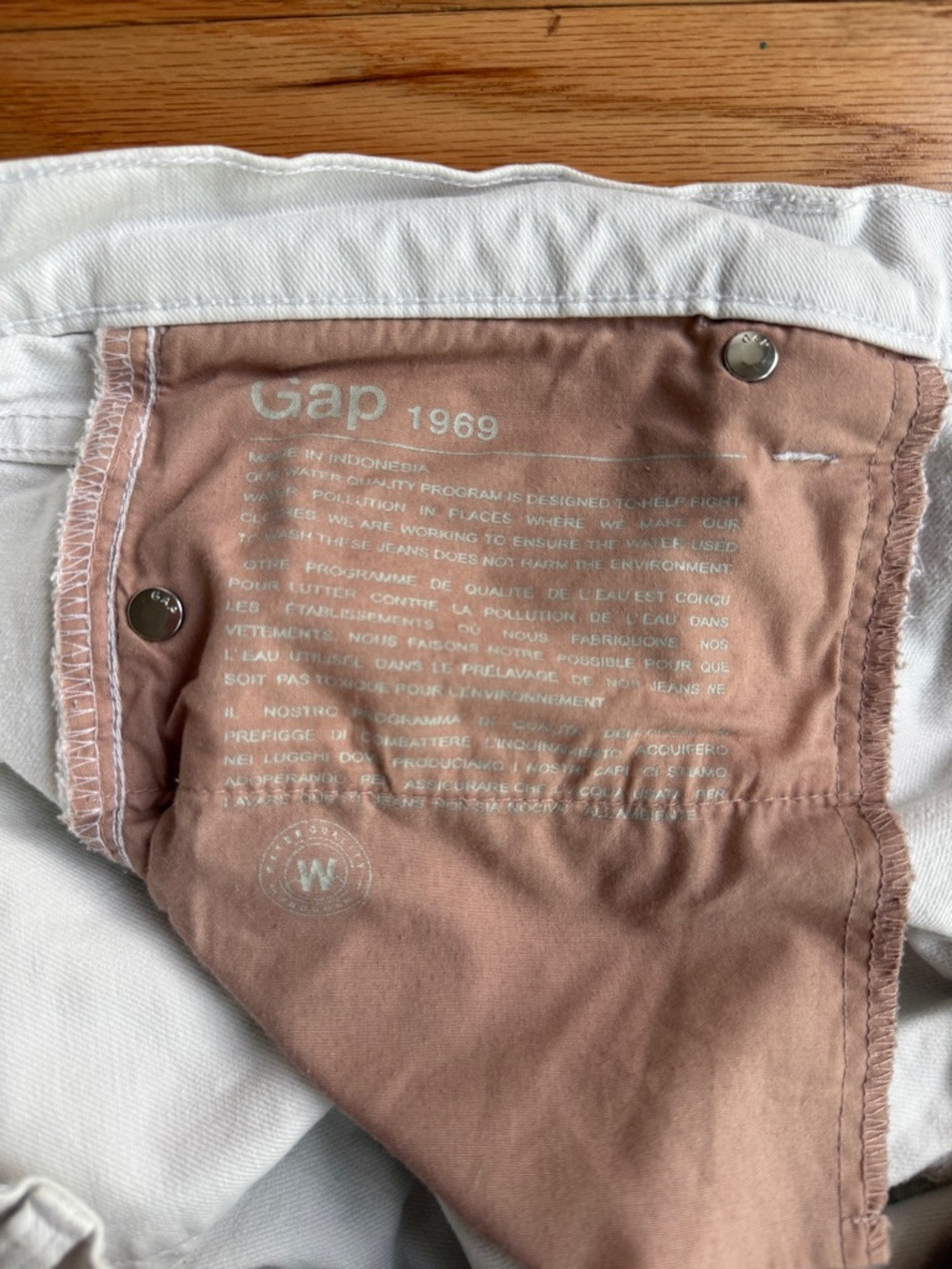 GAP White Distressed Denim Jean Shorts - Picture 7 of 7